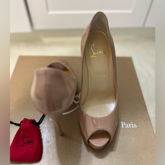 CHRISTIAN LOUBOUTIN New Very Privé
120 mm Open toe pumps - Patent calf - Nude - Picture 9 of 9